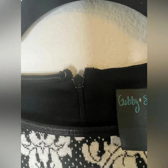 Gabby Skye Black and White Printed Dress - Picture 3 of 5